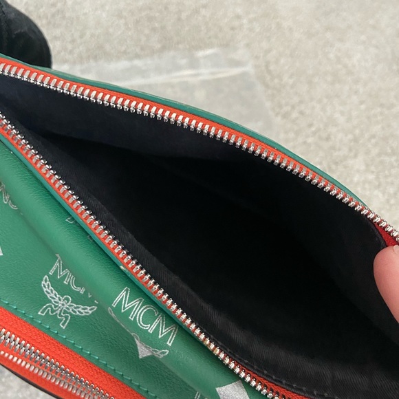 MCM Resnick Eden Green Reflective Leather Belt Bag - Picture 7 of 8